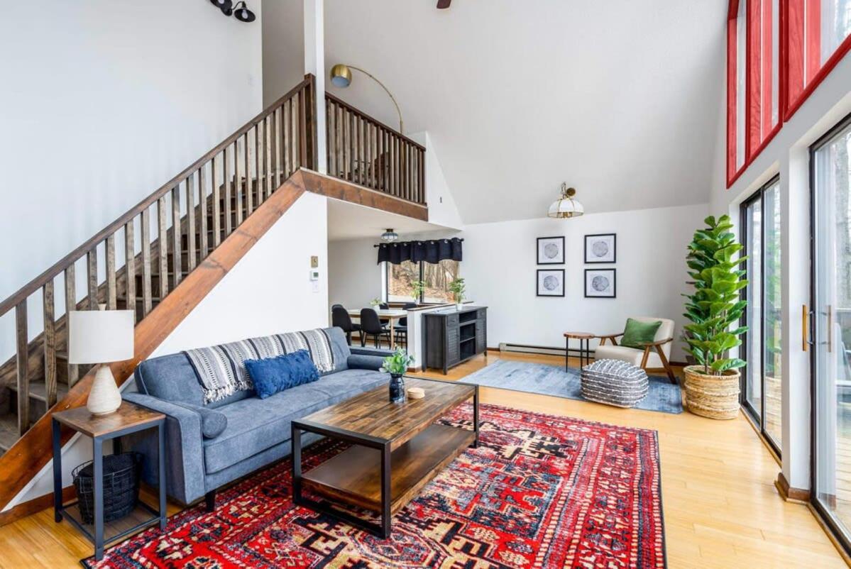 Modern Chalet Cabin W Hot Tub, Deck&Grill, & Wifi! Inwood Extérieur photo