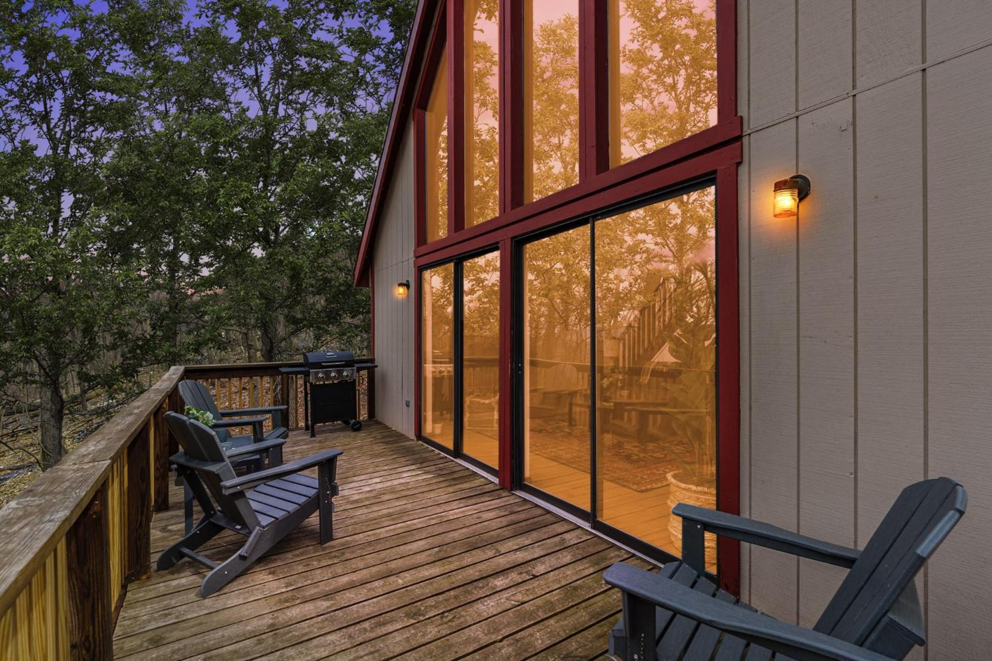 Modern Chalet Cabin W Hot Tub, Deck&Grill, & Wifi! Inwood Extérieur photo