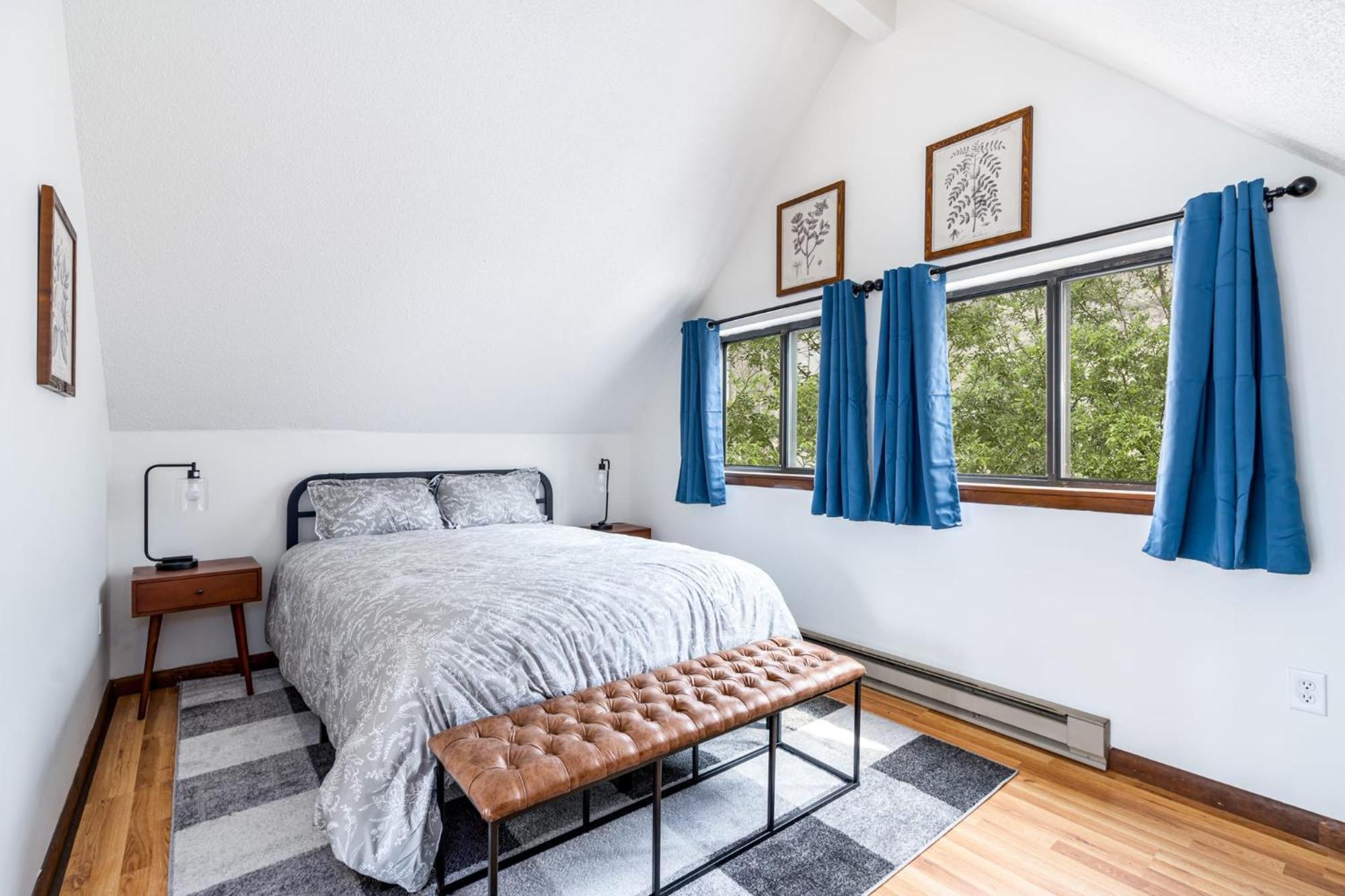 Modern Chalet Cabin W Hot Tub, Deck&Grill, & Wifi! Inwood Extérieur photo