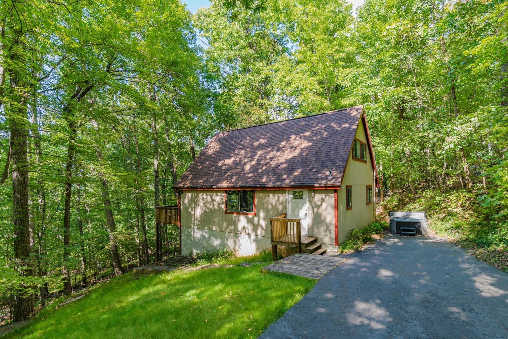 Modern Chalet Cabin W Hot Tub, Deck&Grill, & Wifi! Inwood Extérieur photo